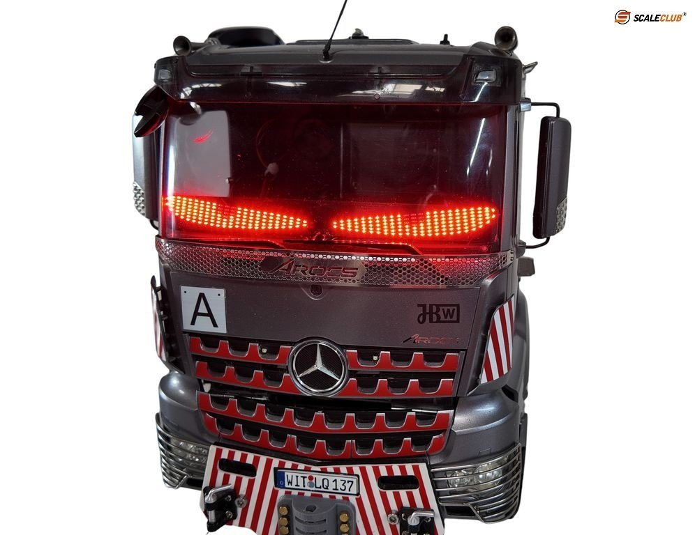 Scania 770S Devil-Eyes in rot für Frontscheibe